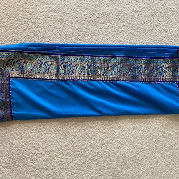 - Blue Nylon Georgette sari 6 yards with wide golden decorative border attached - Picture 4 of 7